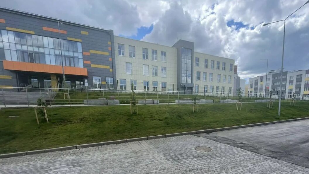 Школа 1392 ватутинки. Новая школа в балашихе. 24 школа волжский 2 корпус. Новый корпус 5 школы. Школа южный город 2.