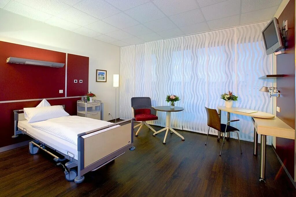 он клиника таганская палаты. осмотр врача. платное обследование в больнице москвы. терапевтическое хирургическое отделение больницы. прием терапевта.