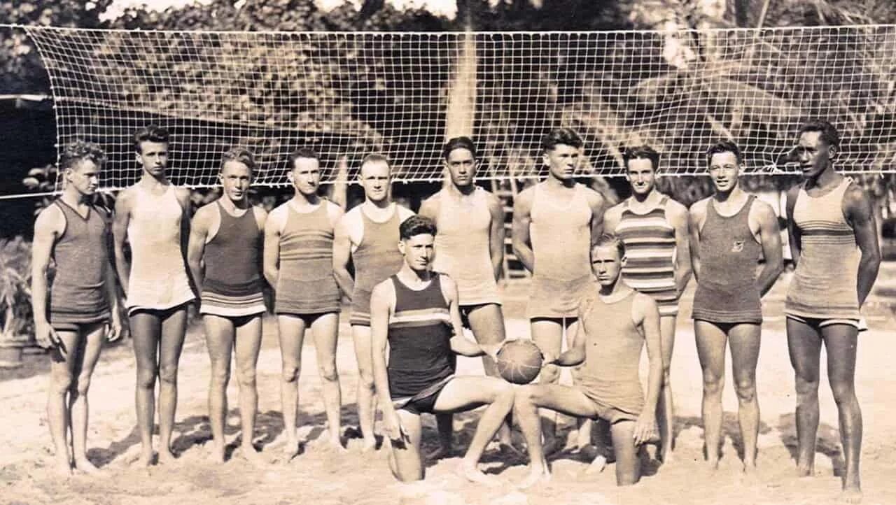 Первые международные соревнования по волейболу год. Первая игра в волейбол 1895. Волейбол в 1895 году. Волейбол в США В 1895 году. Волейбол 1897.