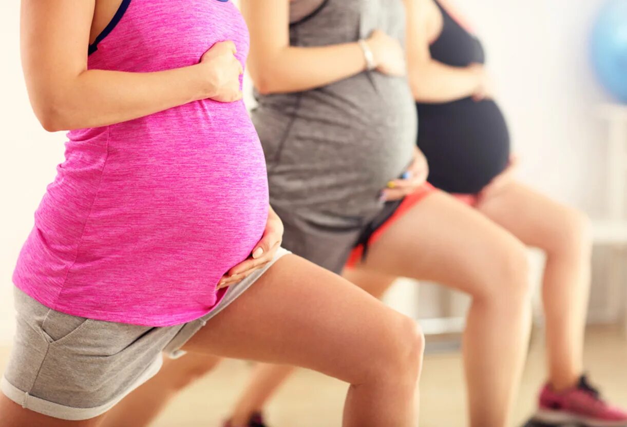 Беременность. Беременность. Беременных грубо. Беременная женщина рожает. Счастливая беременная женщина и мужчина.