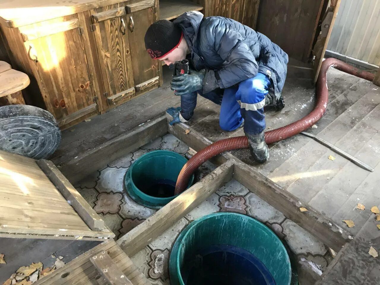 Как чистить выгребную яму
