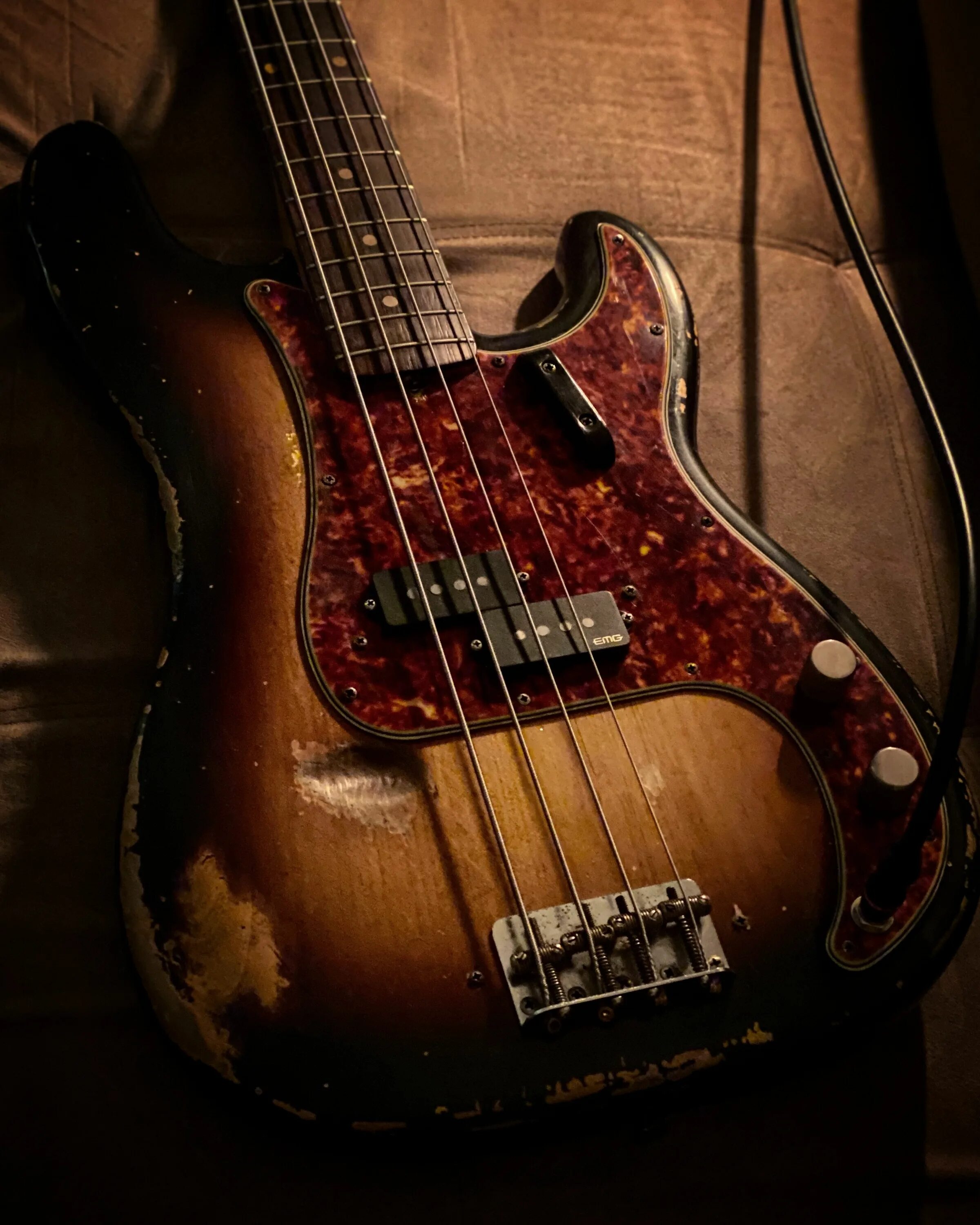 Просто басс. Fender Precision Bass. Fender Precision Bass обои. Fender Jazz Bass Vintage. Fender Jazz Bass Vintage 75.