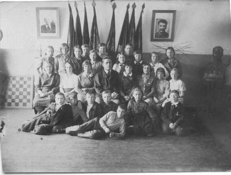 Советская школа 1930. Советская школа 1930. Школы ссср 1930. Образование в 1920 годы в ссср. Школы ссср 1930.
