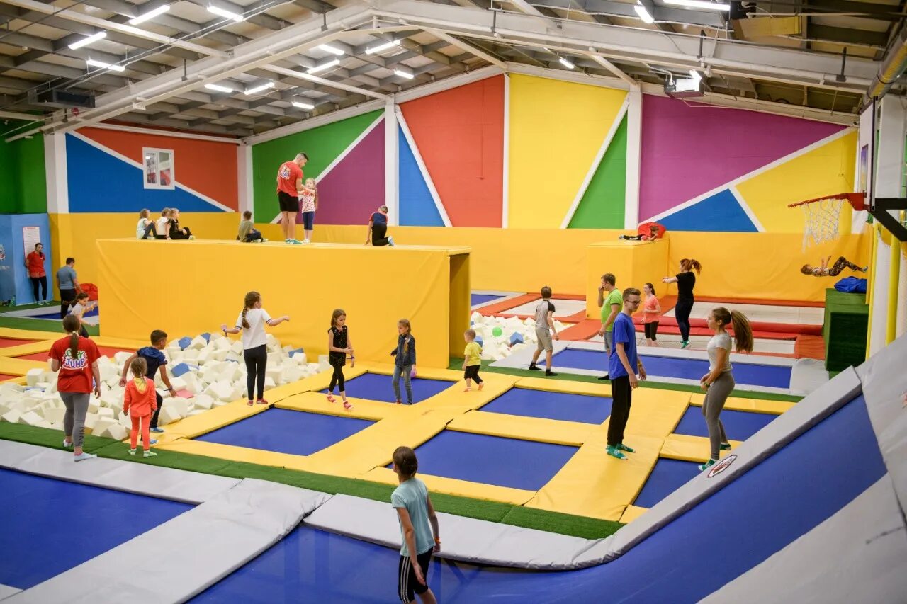 джамп сити хабаровск батутный центр. ленина 37 хабаровск батутный центр. джамп сити хабаровск батутный центр. батутный парк в гринвиче. джампинг хабаровск.