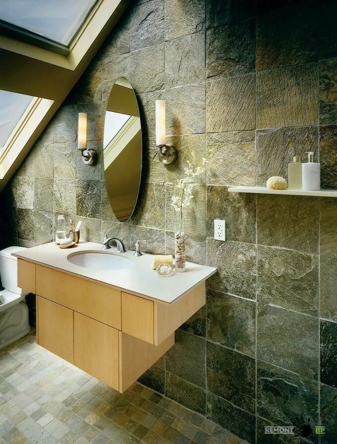 Отделка ванной комнаты камнем. Отделка ванной комнаты натуральным камнем. Натуральный камень в ванной. Плитка в ванну под камень.