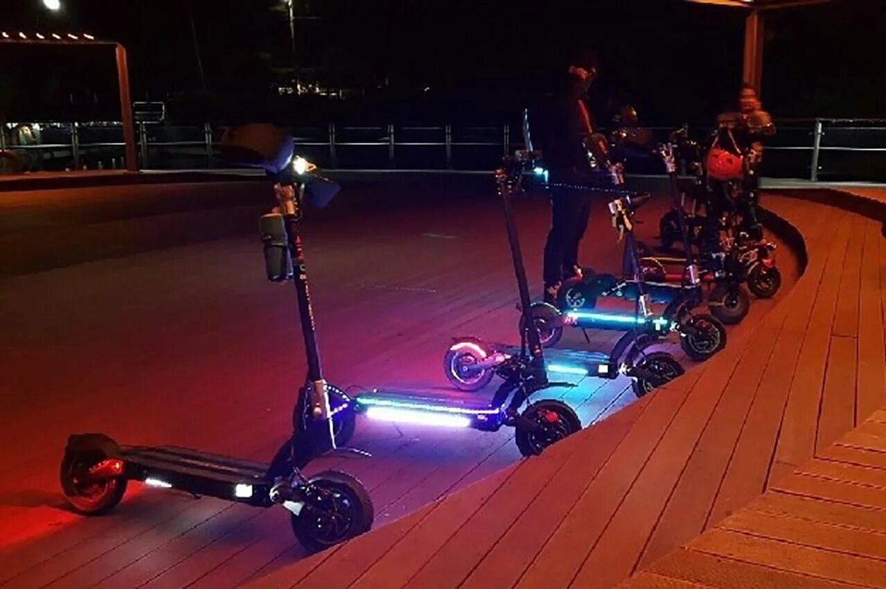 Тюнинг электросамоката. Электросамокат тюнинг. Внешний тюнинг электросамоката. Детский электросамокат hyper. Затюнингованные электросамокаты.