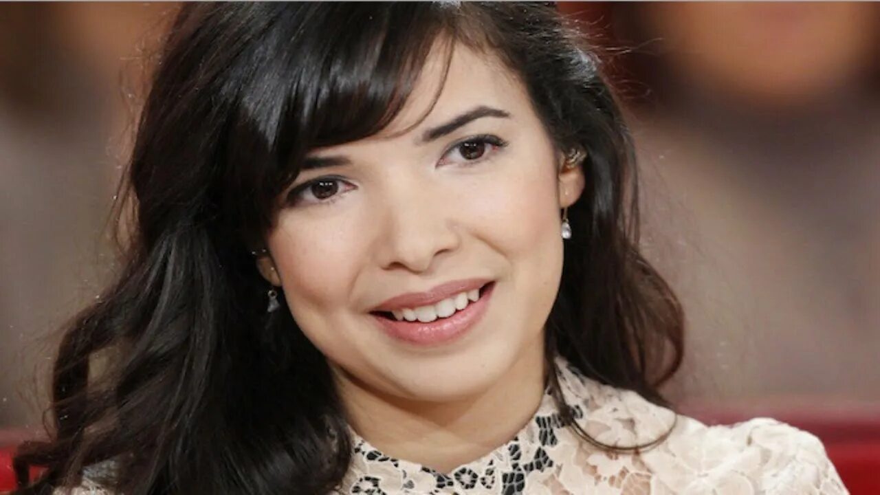 Индила лучшее. Indila. Indila певица. Indila французская певица. Адила́ Седрая.