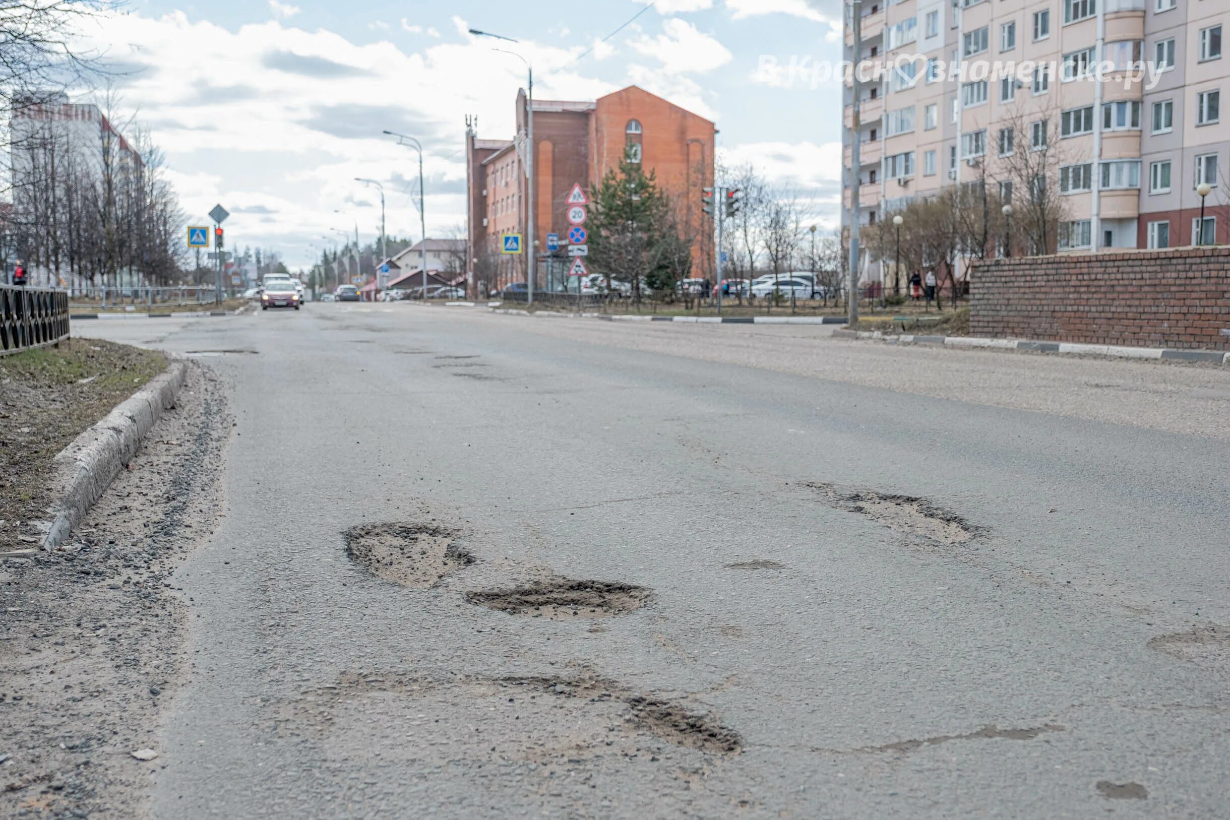Состояние дорог в городе. Плохие дороги дороги. ям город. город в плачевном состоянии. город яма.