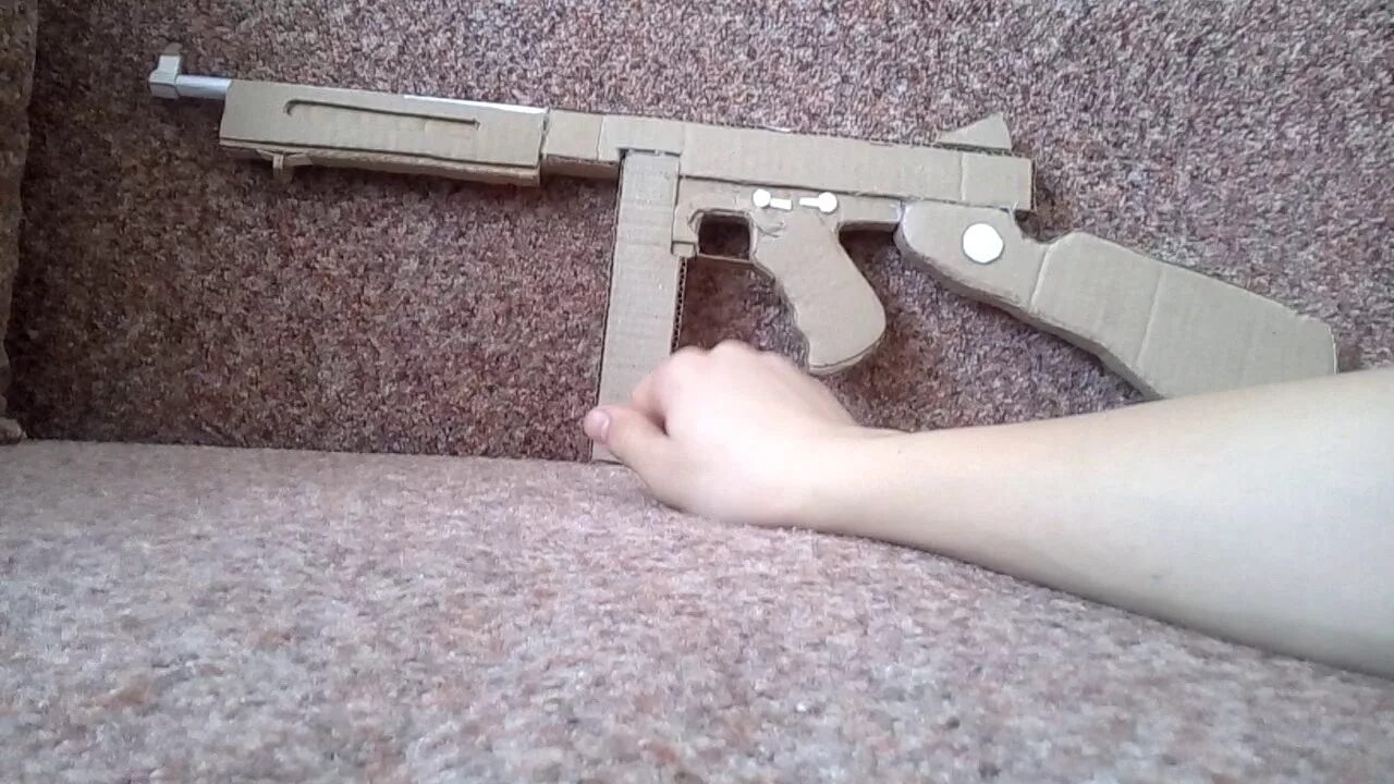 Как сделать томпсона. Автомат томпсона 1928. Как сделать томпсона. Пистолет-пулемёт томпсона из дерева. Макет пистолет пулемета denix d7/1092 thompson.