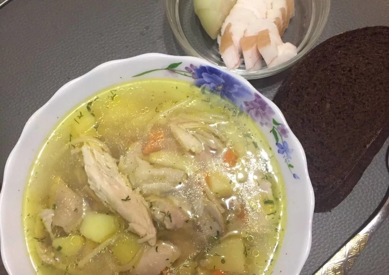 Лазерсон суп куриный с вермишелью. Куриный суп при болезни. Куриный суп с машем. Раковый суп.