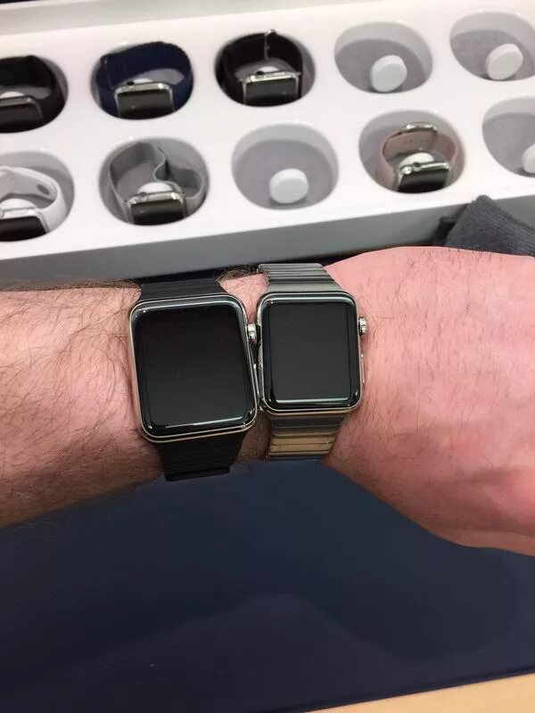 Apple watch 41 45 сравнение. Часы apple watch 7 41mm. Apple watch 40mm vs 44mm. Размеры apple watch 7 41 и 45. Апл вотч se 40 мм.