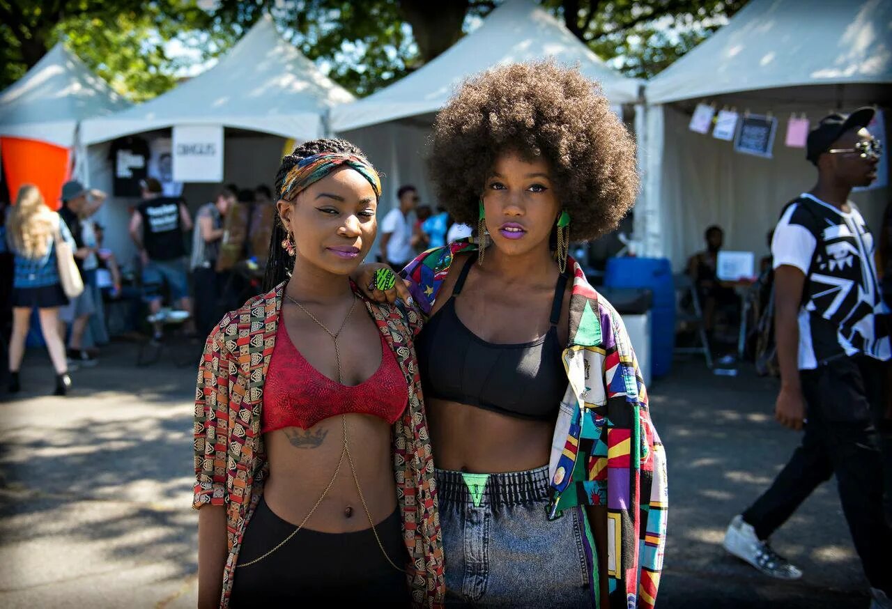 Афро деревня. Афро деревня. Афро леон. Африканский ансамбль. Танцы шаманов африки.