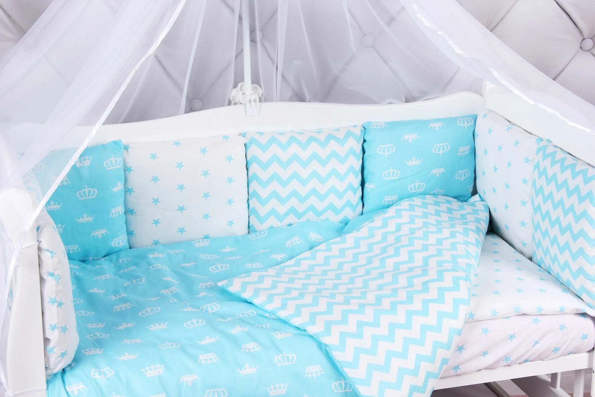 Набор в детскую кроватку. Бортики amarobaby. бортик в кроватку amarobaby. бортики роял беби. комплект в кроватку amarobaby.