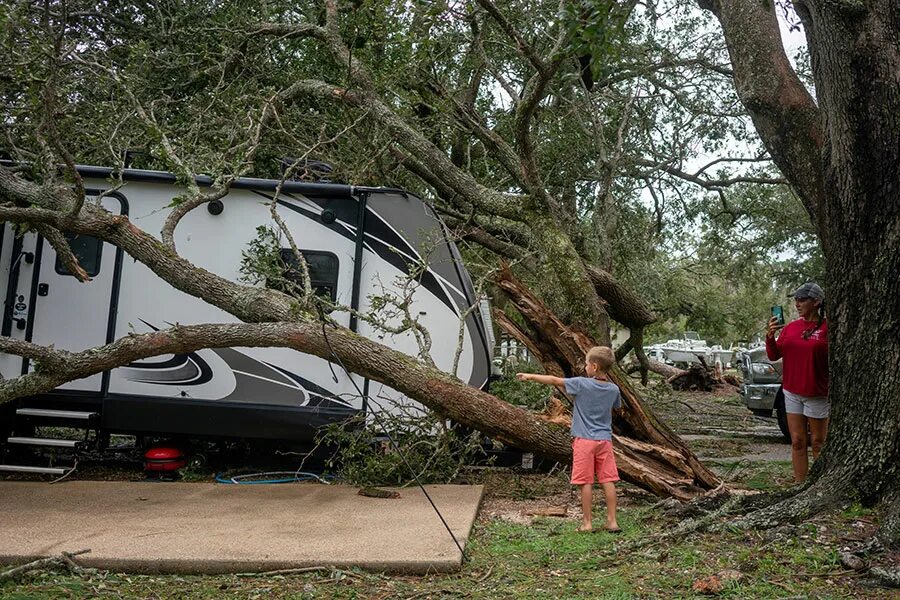 Tornado latest news. Ураган в сша сегодня какие штаты пострадали. Флорида наводнение 2022. Ураган в сша. Торнадо недавние.