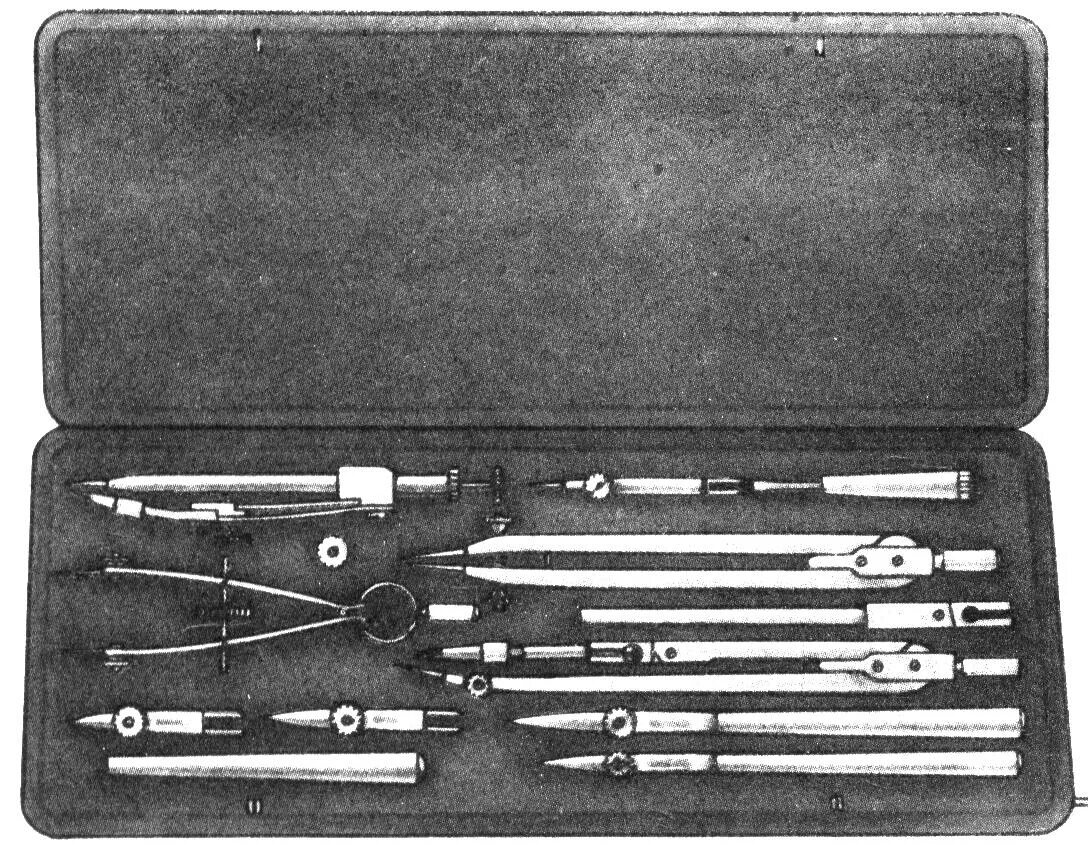 Циркуль для черчения профессиональный. Пенал. Готовальня как пользоваться. Готовальня riefler. Локомотивная готовальня.