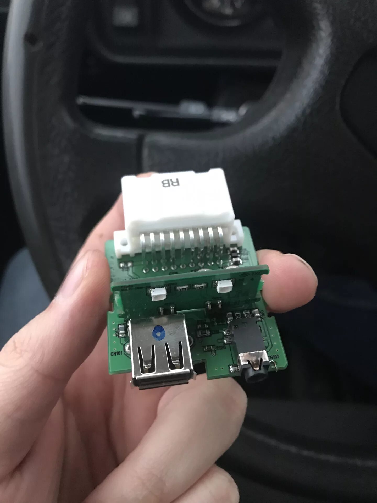 Usb solaris. Aux разъем солярис 2. блок usb aux solaris 2015. хендай солярис usb разъем. hyundai solaris 2013 aux разъем.