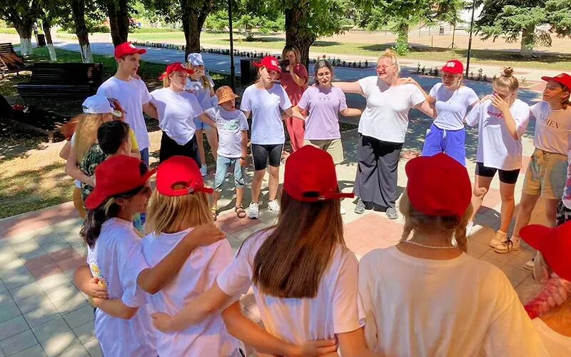 Вожатые. Сайт ЦДТ Г.Курганинска. Яркое мероприятие на день города. Курганинск теория добра. Курганинск 8