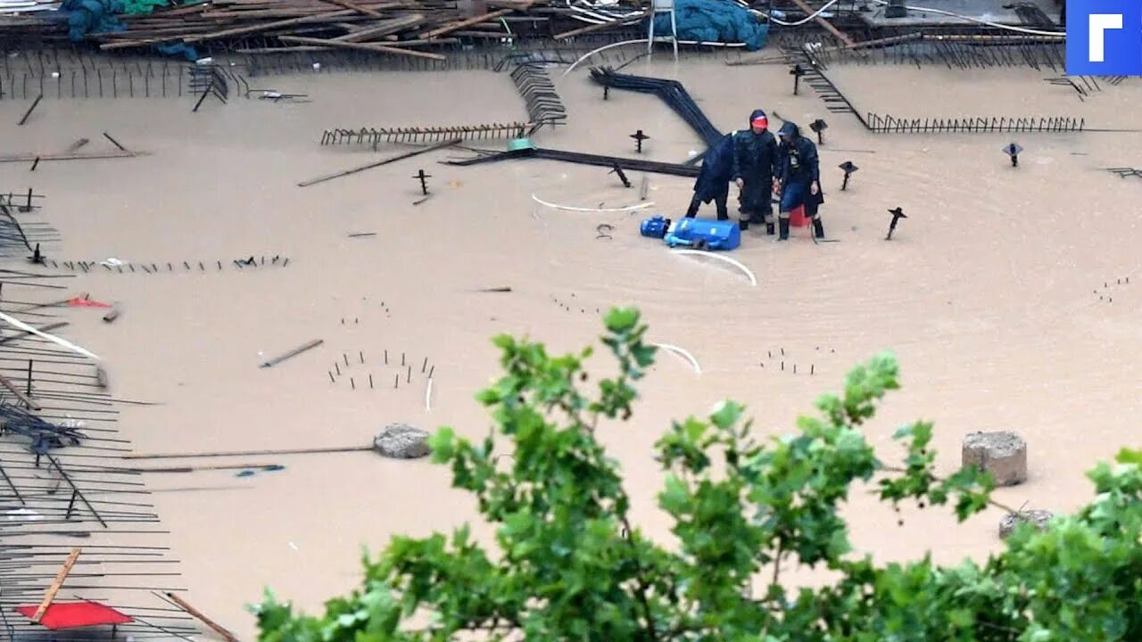Сколько погибших при наводнении. Затопление метро в Китае. Наводнение в Хэнань. Китай метро затопило. Затопление метро.