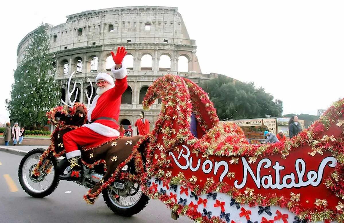 Как празднуют новый год в италии. Баббо Натале. Баббо Натале в Италии. Babbo Natale в Италии. Новый год в Италии.
