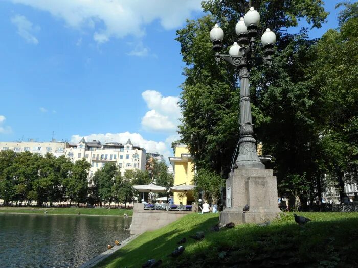 Патриаршие пруды 1990. Патриаршие пруды москва. Патриарших 2. Патриарших 2. Сквер патриаршие пруды.