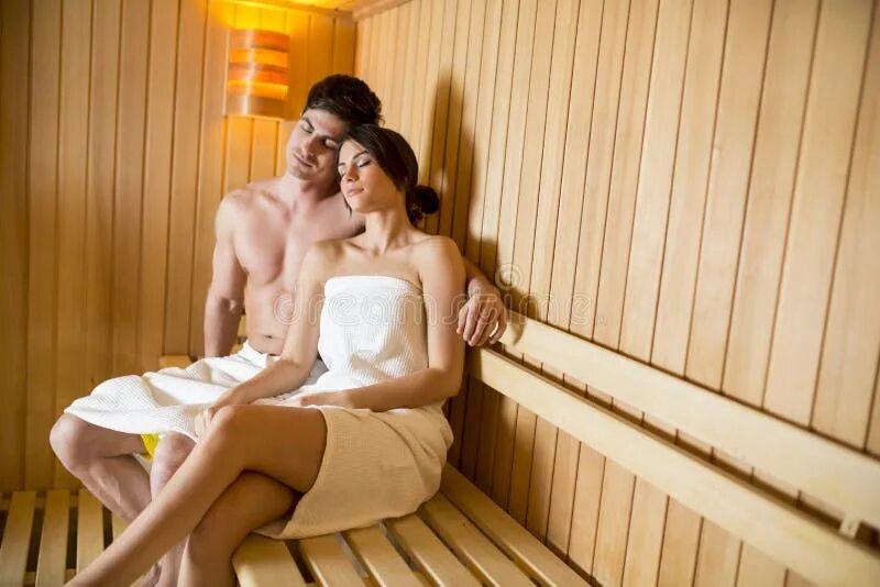 Парень и левушка в бане. Баня для двоих. Девушки в сауне мужиками. Девушки в сауне мужиками. Девушка в сауне с мужчинами.