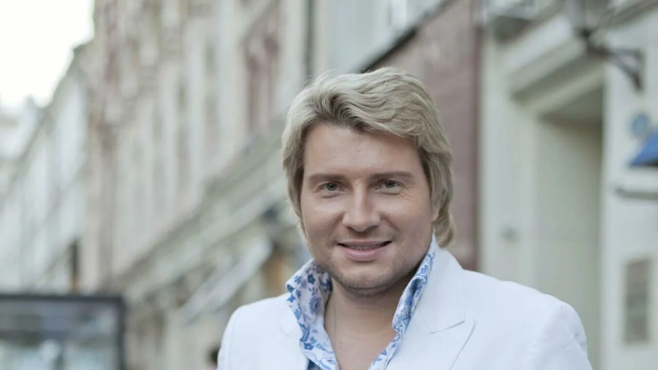 Я начинаю жить басков. Басков 2025. басков фото 2025. басков в парике. басков с длинными волосами.