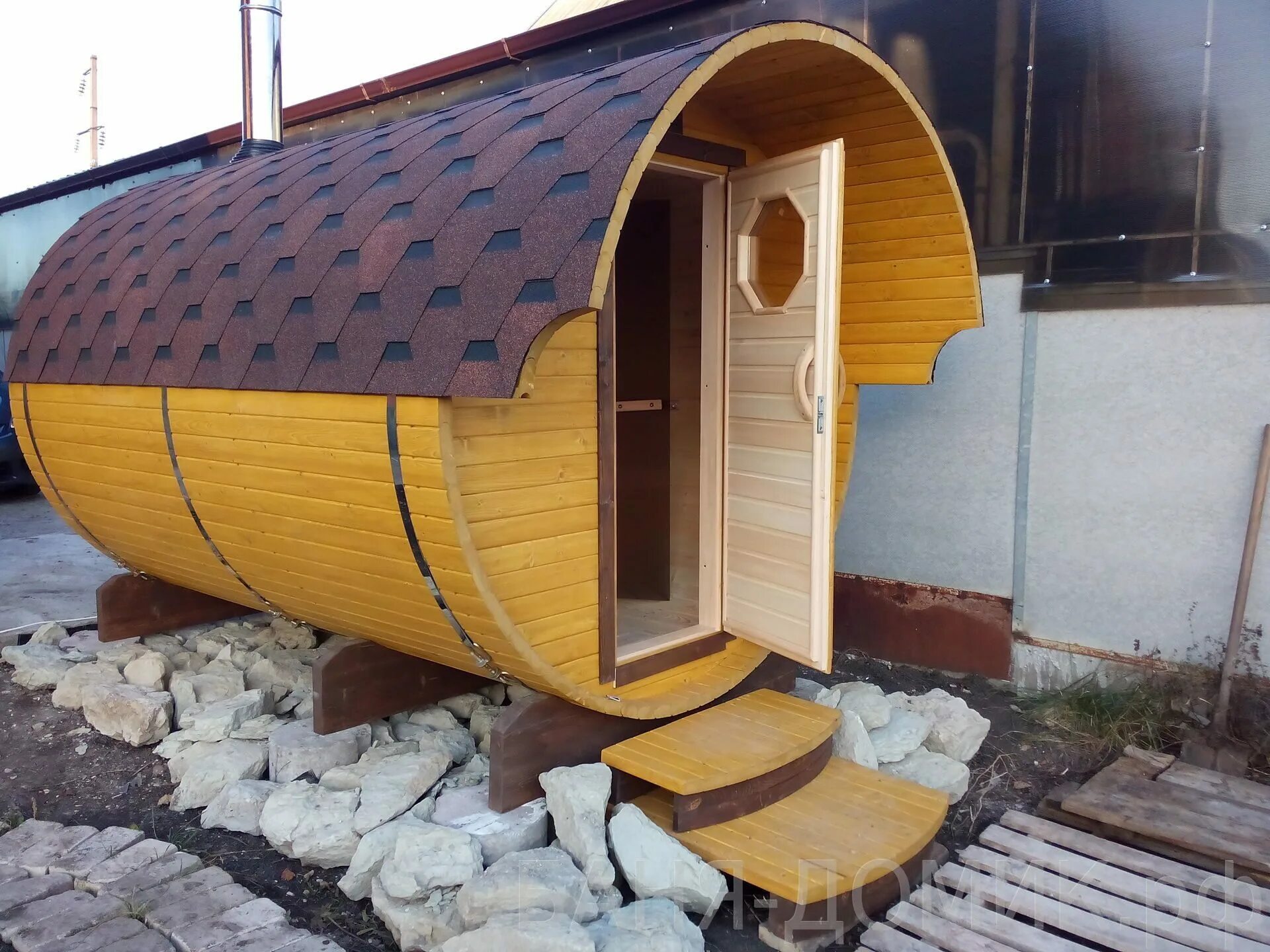 Баня бочка квадро мега 2. Баня бочка с крыльцом. Баня бочка от bochky. Баня квадро бочка под ключ. Баня бочка в ставрополе.