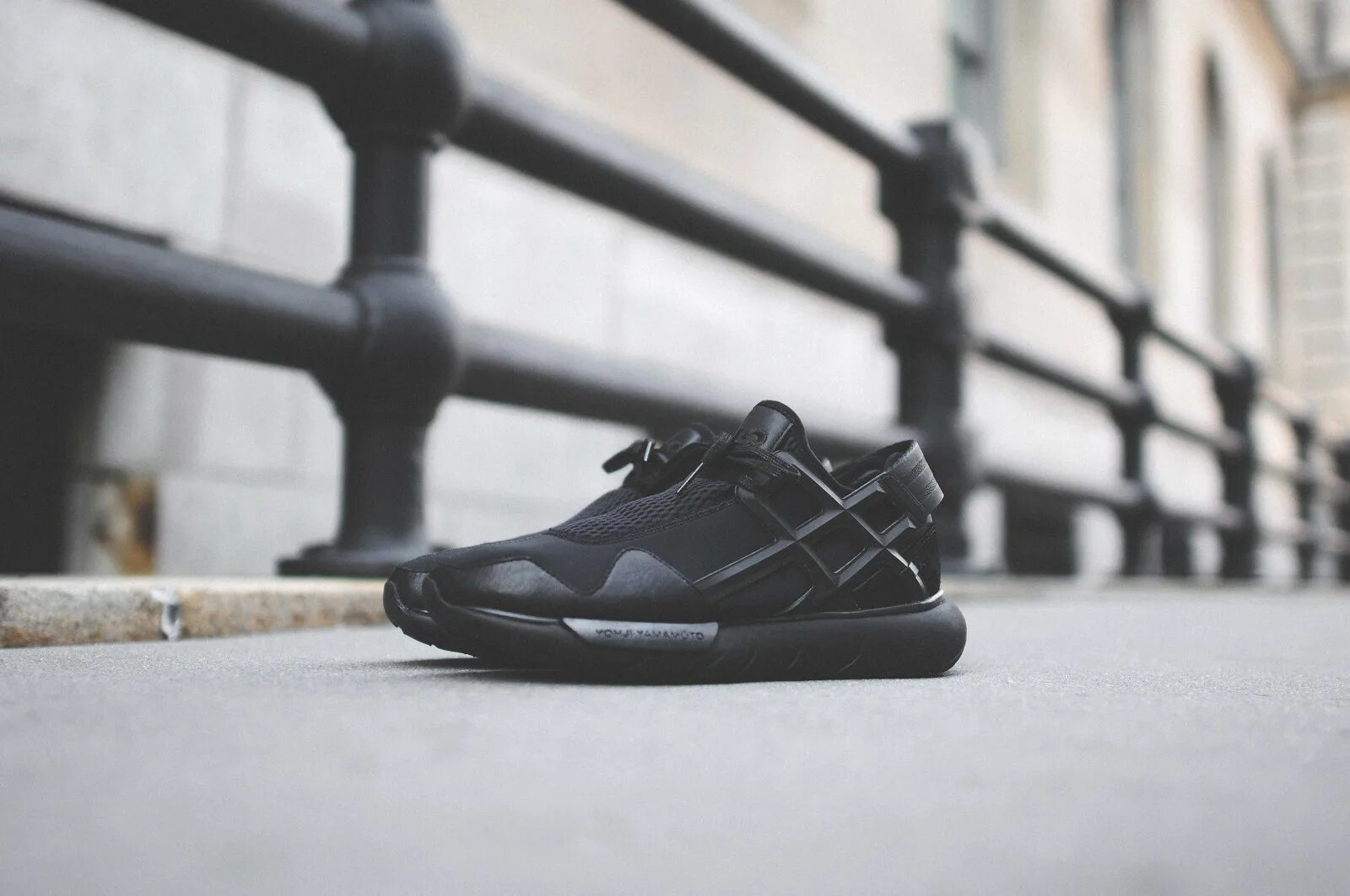 Adidas y-3 Qasa Racer. Обувь адидас y-3. Кроссовки adidas y-3 yunu 'Triple Black', черный. Y-3 ajatu Low.