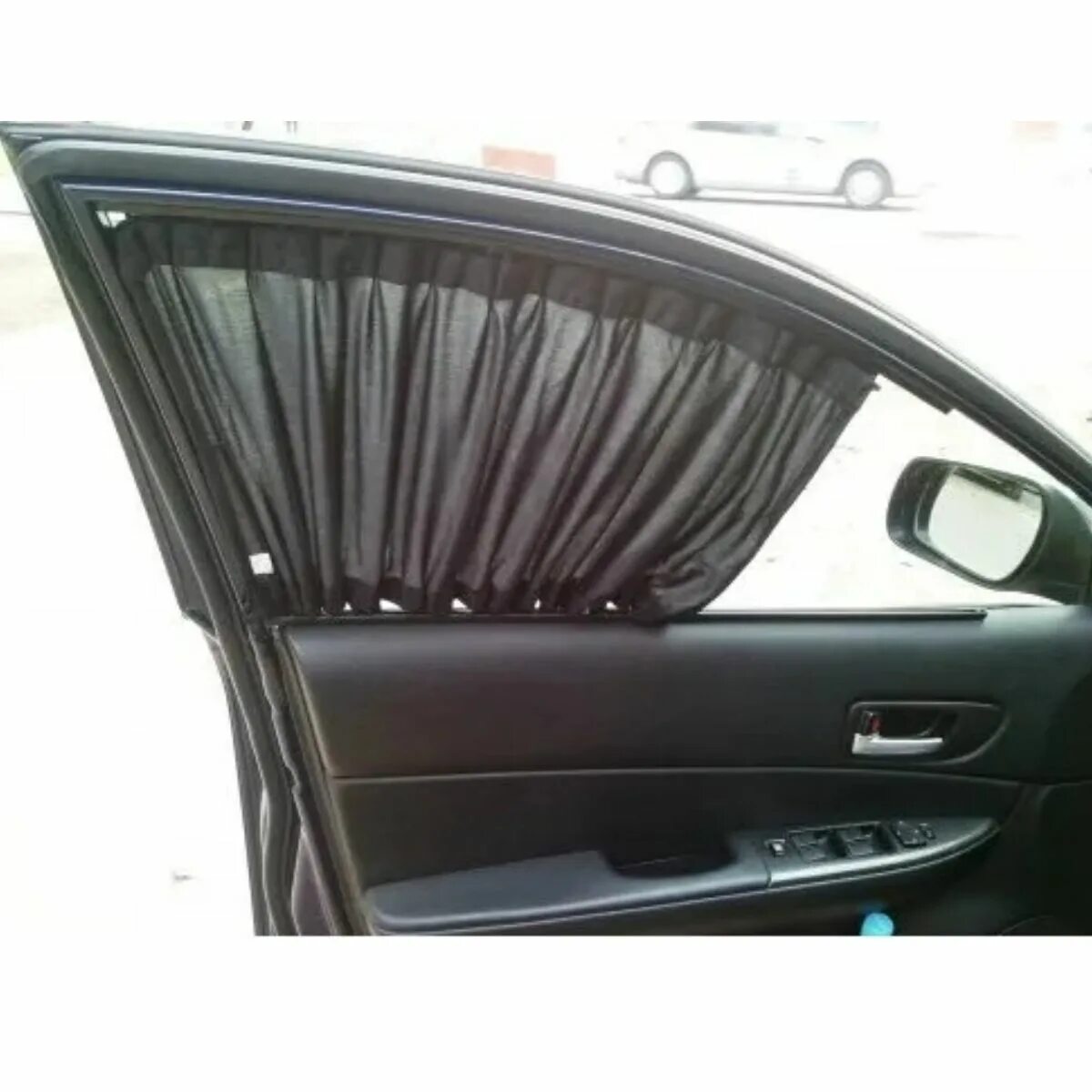 Автошторки sunshade cool задний стекло. Автомобильные шторки на окна. Шторки на окна автомобиля раздвижные. Занавески для автомобиля. Шторки на передние боковые окна.