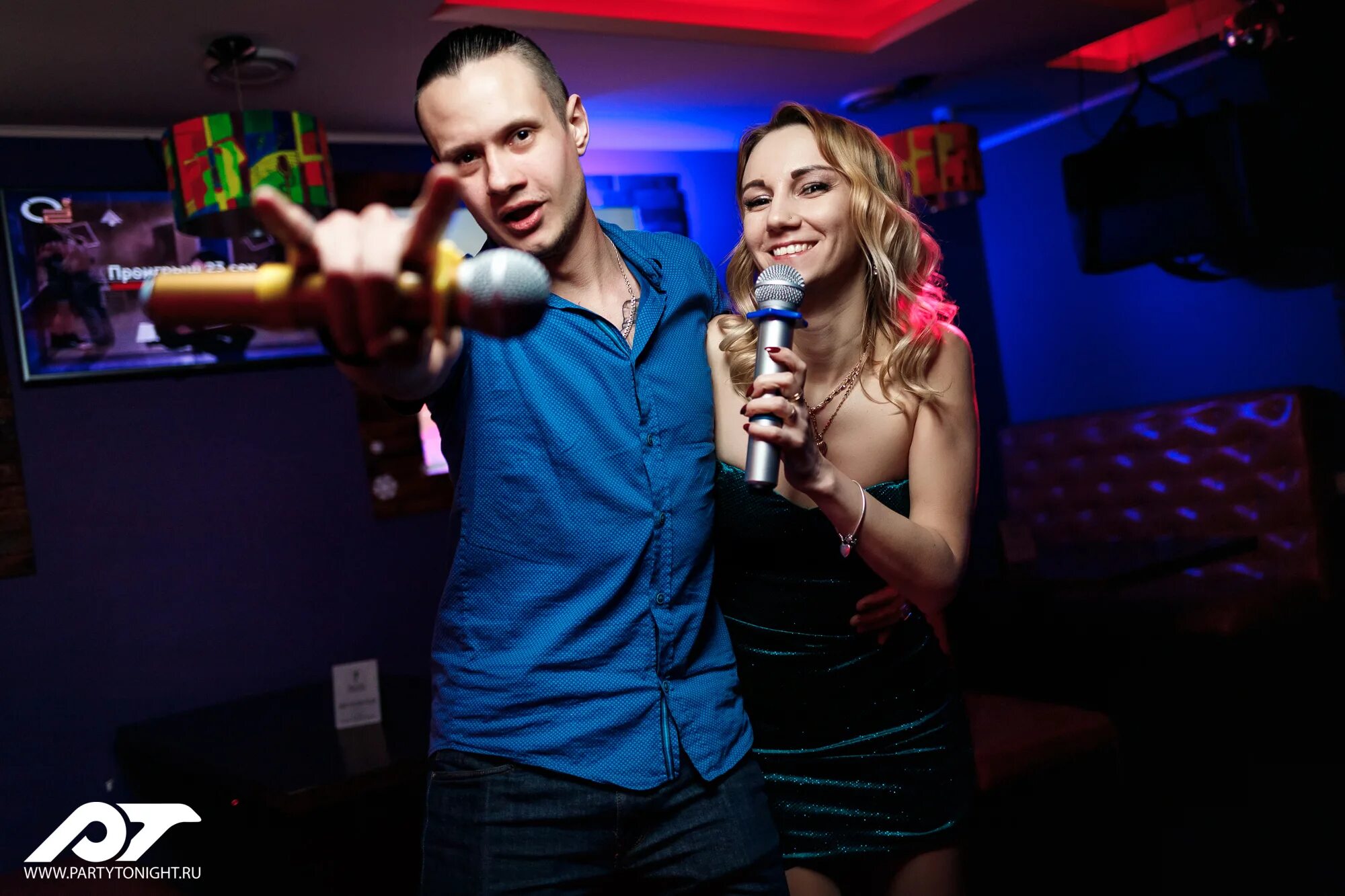 караоке афиша. музон караоке бар новогиреево. микрофон вечеринка. Tako певец. 30 лет караоке.