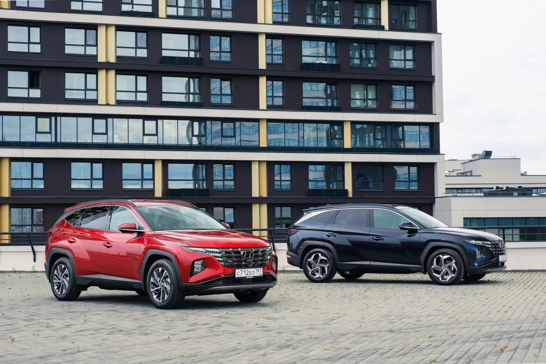 Хундай туксон 4 поколения. Хендай новый кроссовер с 6 фарами. Hyundai tucson 2021 4 поколения. Hyundai tucson 2022 черный матовый цвет. Новый hyundai tucson 2022.