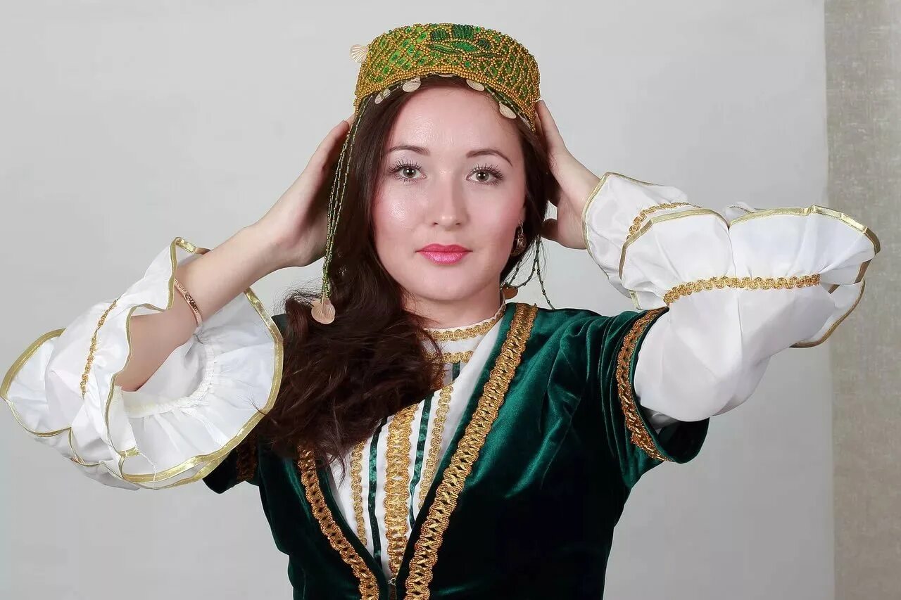 Какого цвета глаза у татар. Элина сосновская певица крымская татарка. поволжско-сибирские татары внешность. казанские татары внешность. казанская татарка.