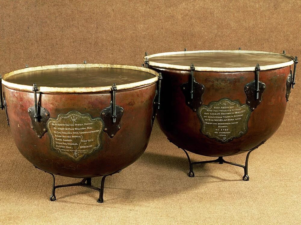 Идиофоны инструменты. Ударный инструмент тайной изготовления. Виброфон-3. Ксилофон ударный музыкальный инструмент металлофон. Ударные музыкальные инструменты названия.