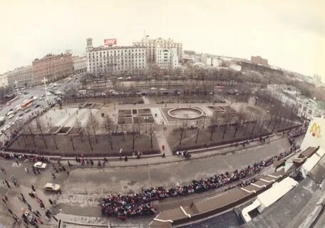 Очередь в макдональдс 1990