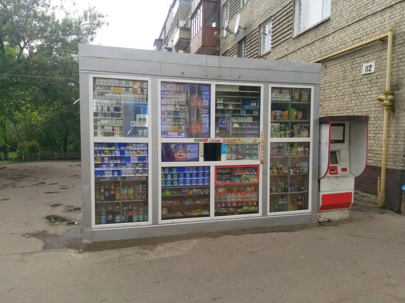 сигаретный ларек. киоск ларёк торговый павильон. киоски сигареты. киоск с сигаретами. сигаретный киоск.