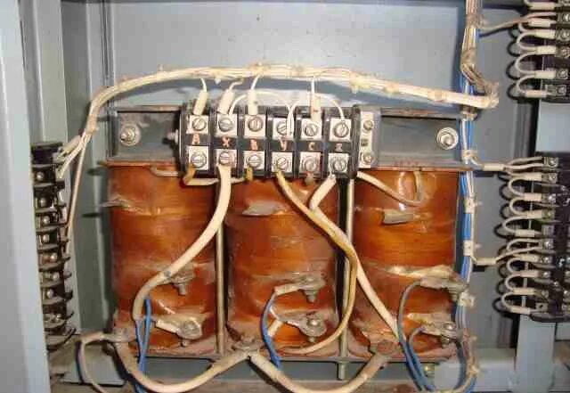 Трасформатор 36 волт 3фазный. Трансформатор 3х фазный. Tr 360 трансформатор трехфазный. Трансформатор 380/220 трехфазный симметрирующий. Трансформатор яр4.