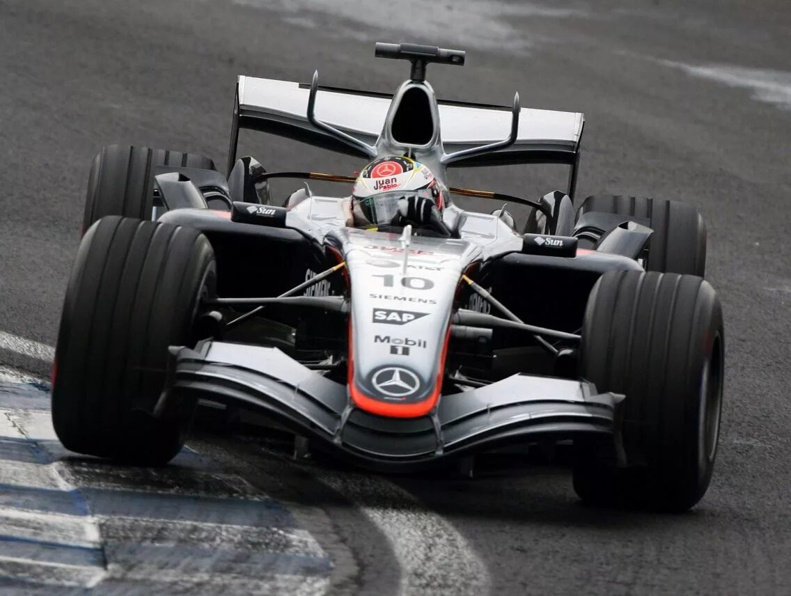 Mclaren formula 1. Mclaren f1 2008. Макларен мерседес f1 1997. F1 maclaren 2011. Slr maclaren f1.
