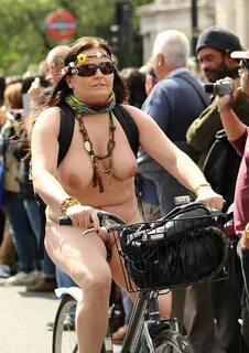 User:FlickreviewR 2. Hippy chick.jpg. en:Flickr. 