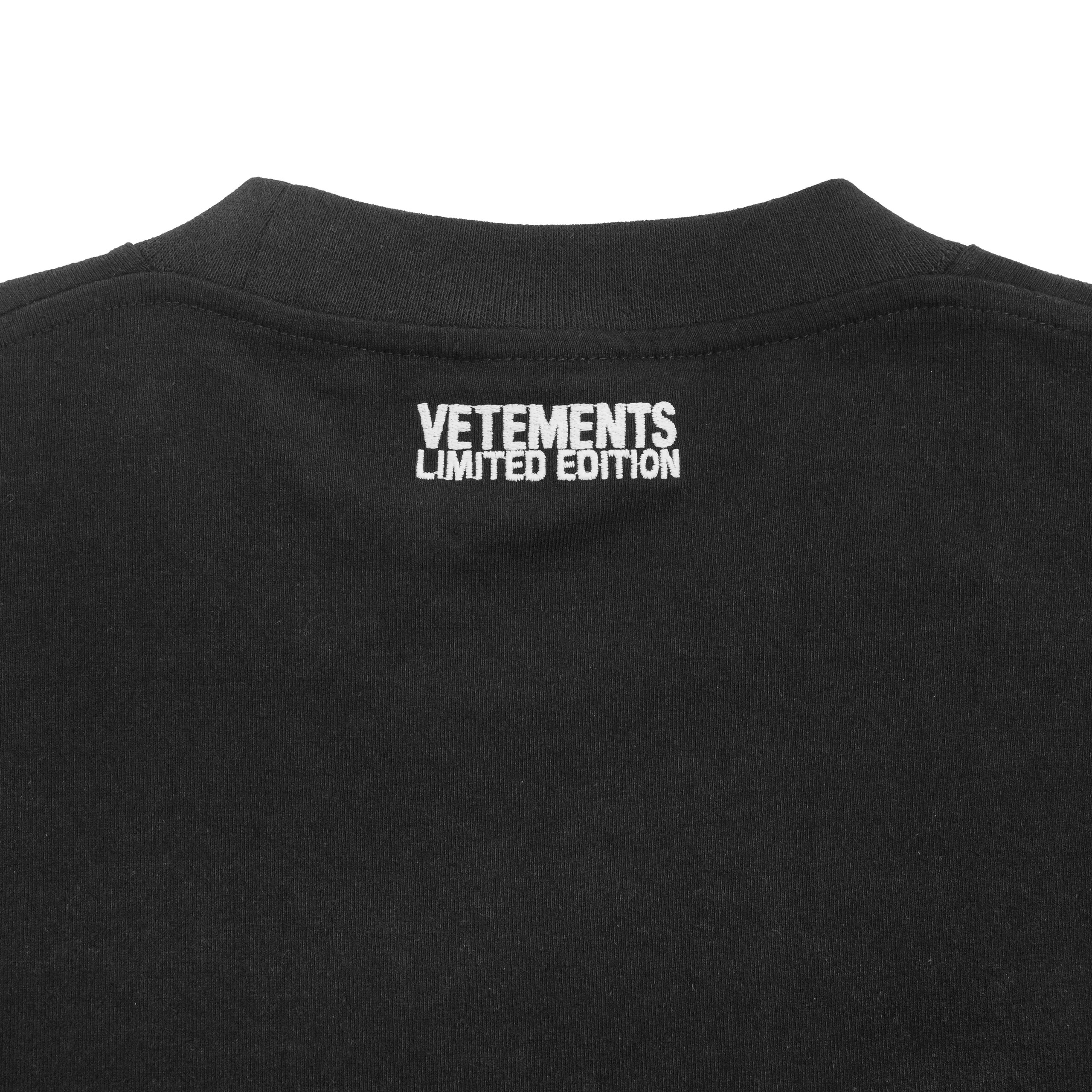 Hello vetements. Vetements Limited Edition футболка черная. Vetements ue51tr340g. Vetements Limited Edition майка белая. Майка ветмо.