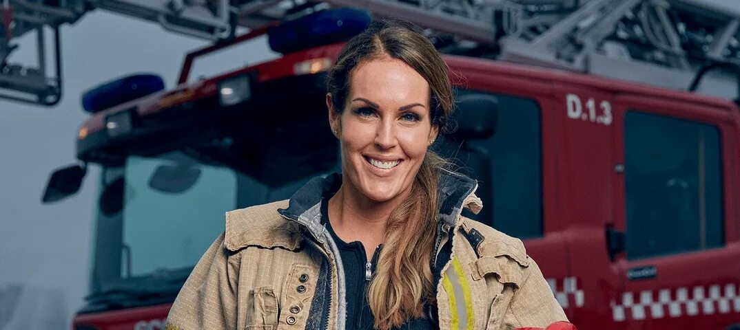 Девушки пожарные. Стелла пожарные чикаго. Девушка пожарник. Женщина пожарник. Девочка пожарный.