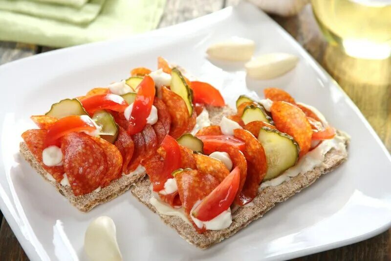 перекусы хлебцами. диетические бутерброды с хлебцами. бутерброды с хлебцами. перекусы хлебцами. красивый перекус.