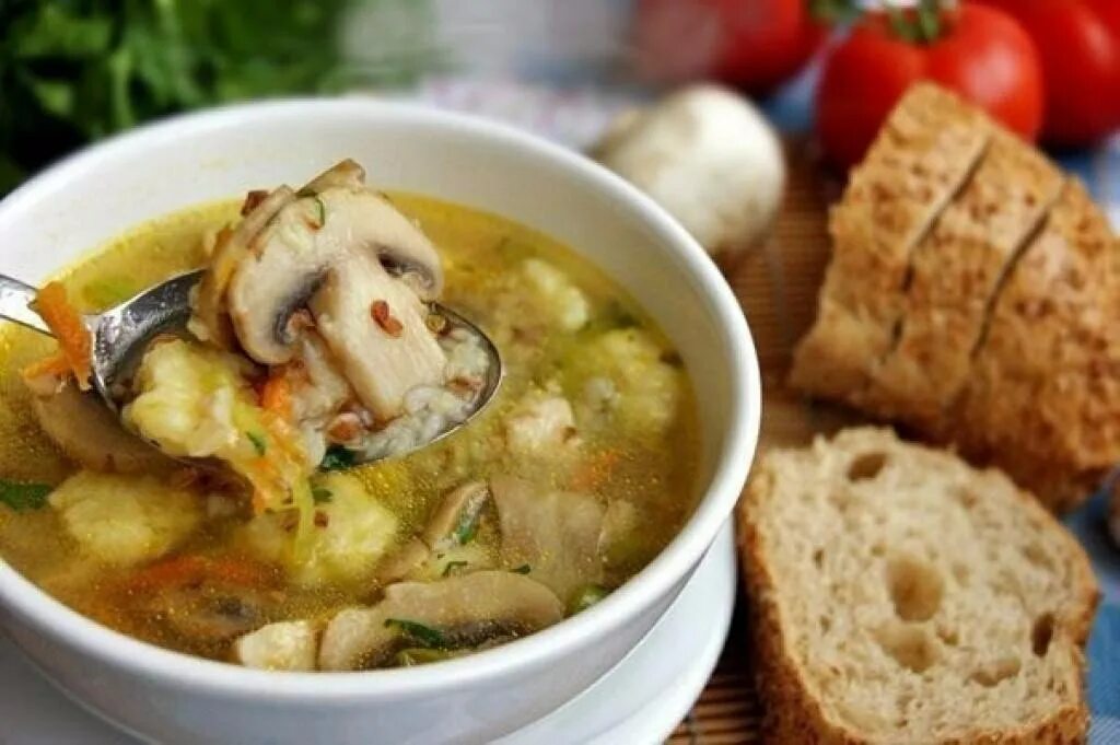 Суп с картофельными клецками. Гречневый суп с грибами и картофельными клецками. грибной суп с клёцками. грибной суп с клецками. суп картофельный (с клецками и шпиком).