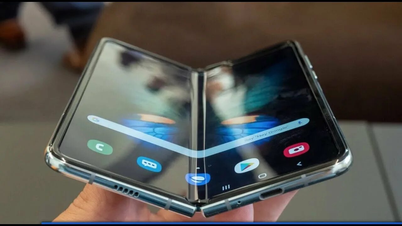 Цена самого дорогого самсунга. Samsung Galaxy раскладной. Самсунг раскладной экран. Самсунг галакси фолд 2 за. Самсунг складной смартфон.