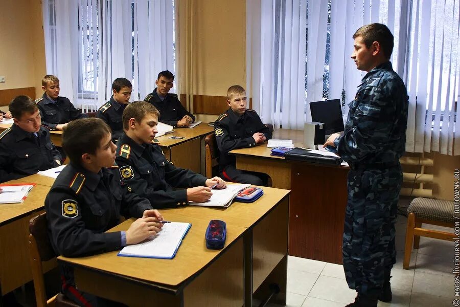 Школа полиции. Шкода полиция. Полицейская школа после 9 класса. Школа полиции профессии.