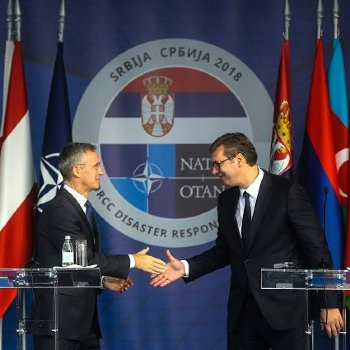 Сербия состоит в нато. Вучич 1999 НАТО. Вучич и Столтенберг. Сербия в НАТО. Сербия вступает в НАТО.