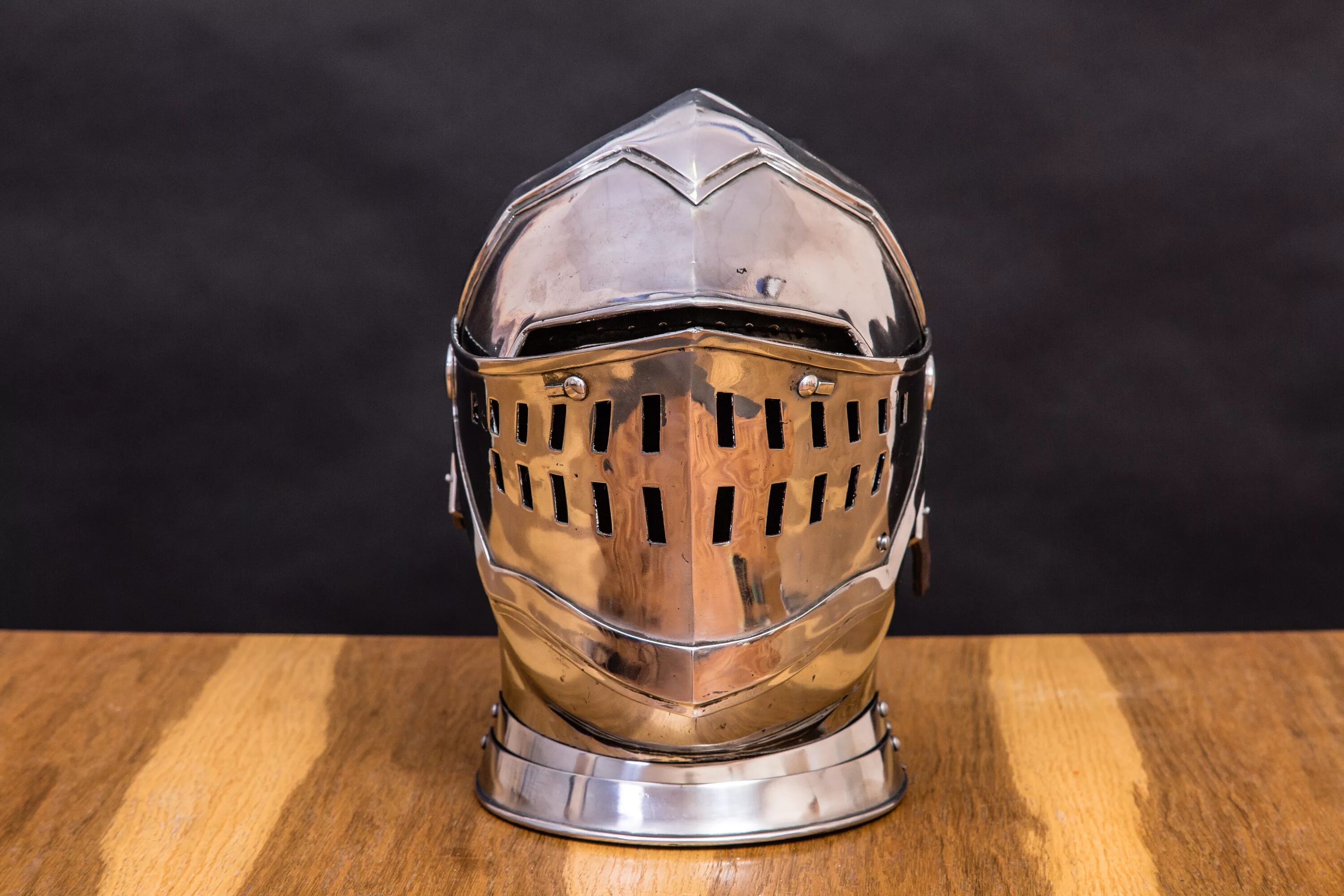 Рыцарский шлем л2. Рыцарский шлем после конверсии. Шлем для исб бацинет. Шлем рыцаря дарк соулс. Dark souls шлем 3д.