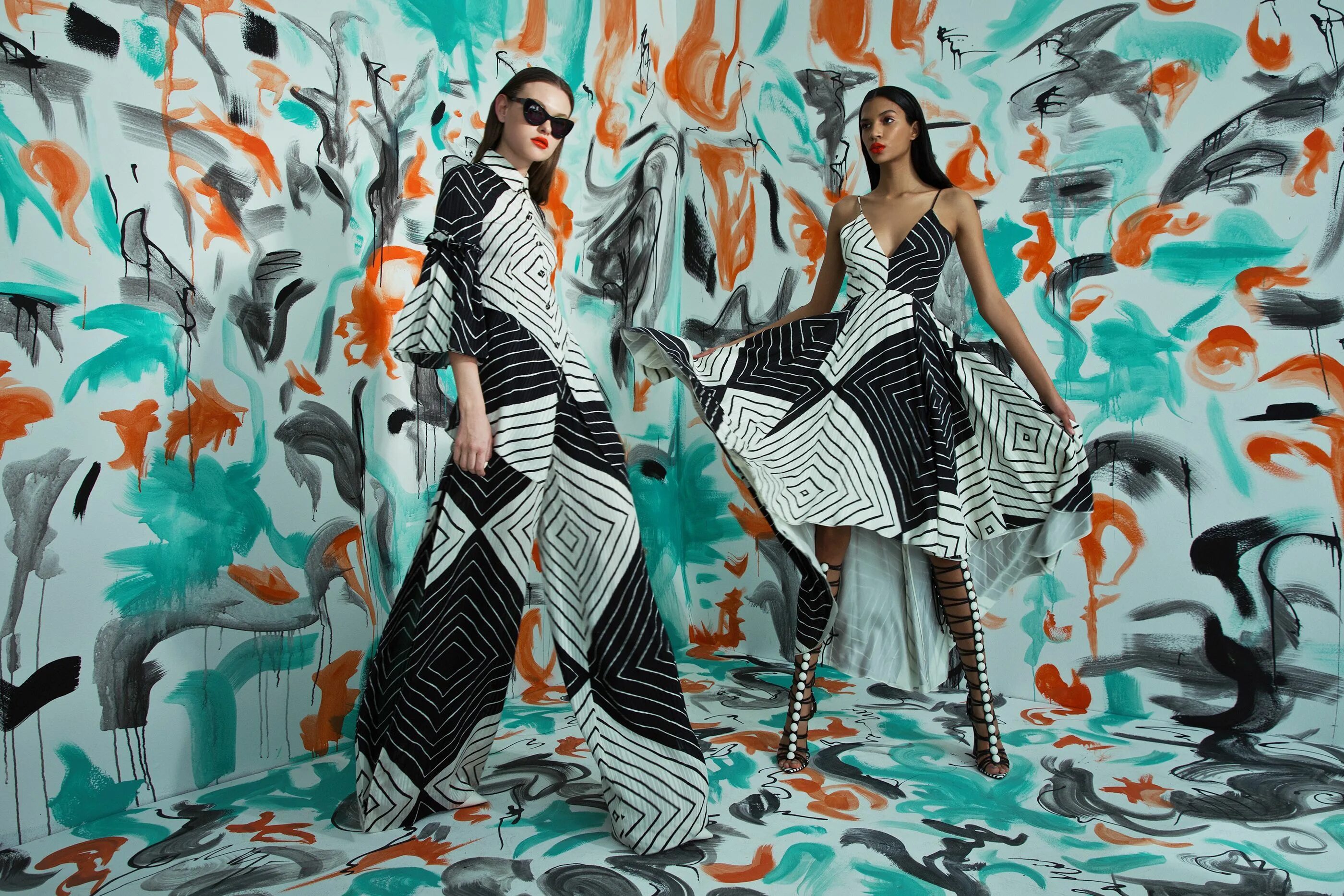 Paint me. Полиграфия девушка. Mamamoo egotistic обложка. Paint me. Игра краски.