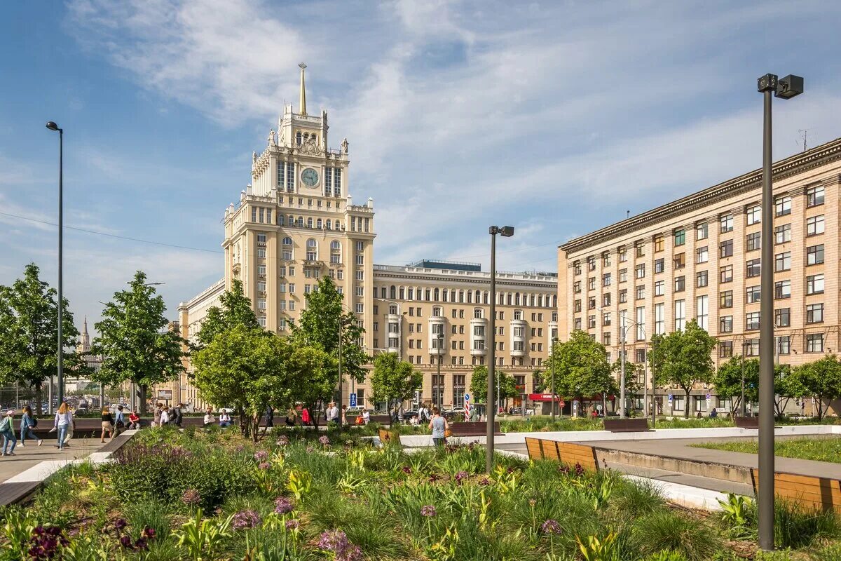 Гостиница пекин москва. Гостиница пекин галс. втб банк реклама около гостиницы пекин москва.