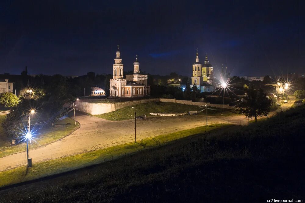 Соборная площадь Серпухов. Соборная гора Серпухов ночью. Соборная гора Серпухов вечером. Соборной горе города Серпухова.