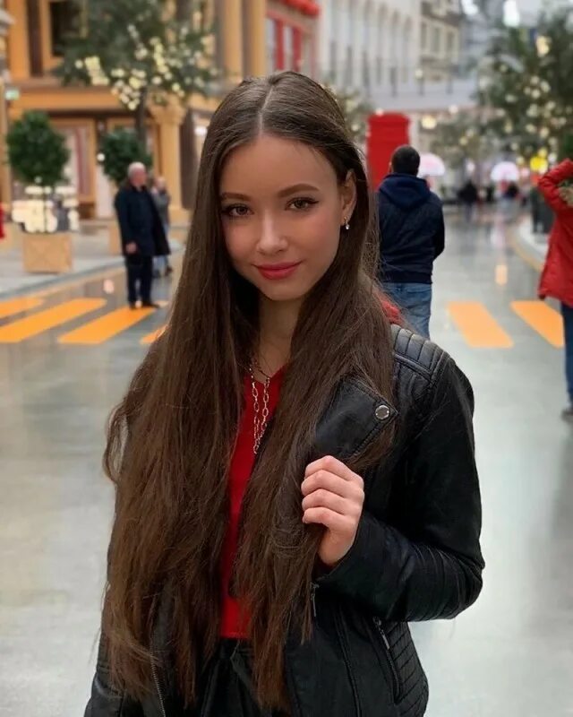 16 летняя девушка. 16 летняя маша. 16 летняя маша. Одинотсти летняя девочка. 16 летняя маша.